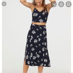 H&M navy daisy floral set. Worn once.